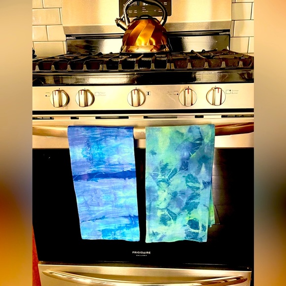 🩷SOLD🩷.  
Set of 2 Hand-Dyed Flour Sack Dish Towels - Picture 2 of 2